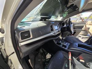 2015 Toyota Kluger GSU55R GLX image 7
