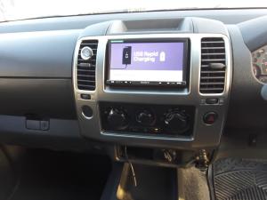 2010 Nissan Navara 4X4 ST image 7
