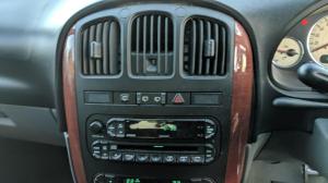 2005 Chrysler Voyager LX LWB image 7