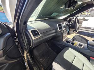 2016 Jeep Grand Cherokee WK LAREDO image 7