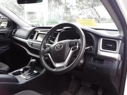 2015 Toyota Kluger 4X4 GX image 8