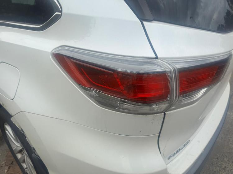 toyota Kluger 2015  GXL Aug 2015 Parts & Wrecking