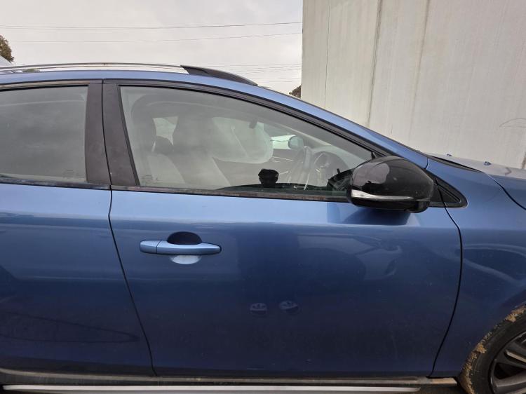 volvo S40 V40 CROSS COUNTRY Oct 2016 Parts & Wrecking