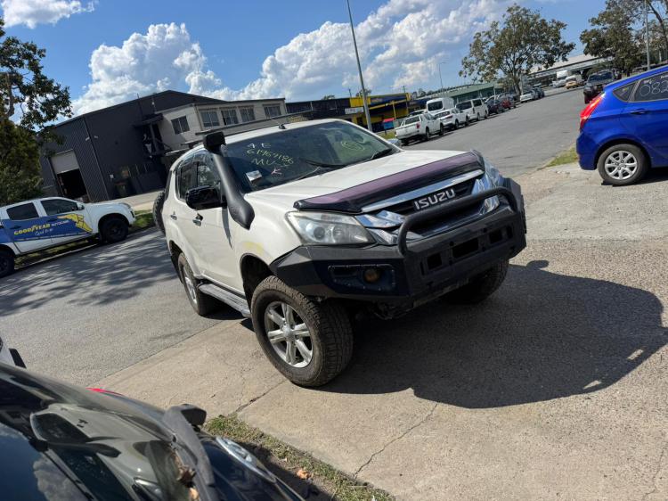 isuzu Mu X Apr 2016 Parts & Wrecking