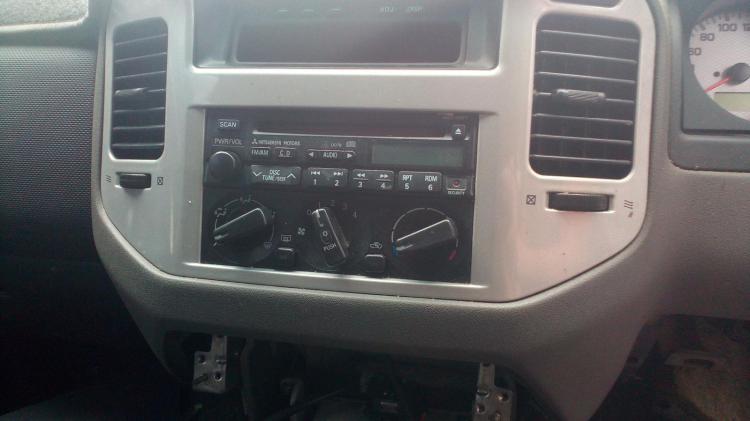mitsubishi Pajero GLS Apr 2005 Parts & Wrecking