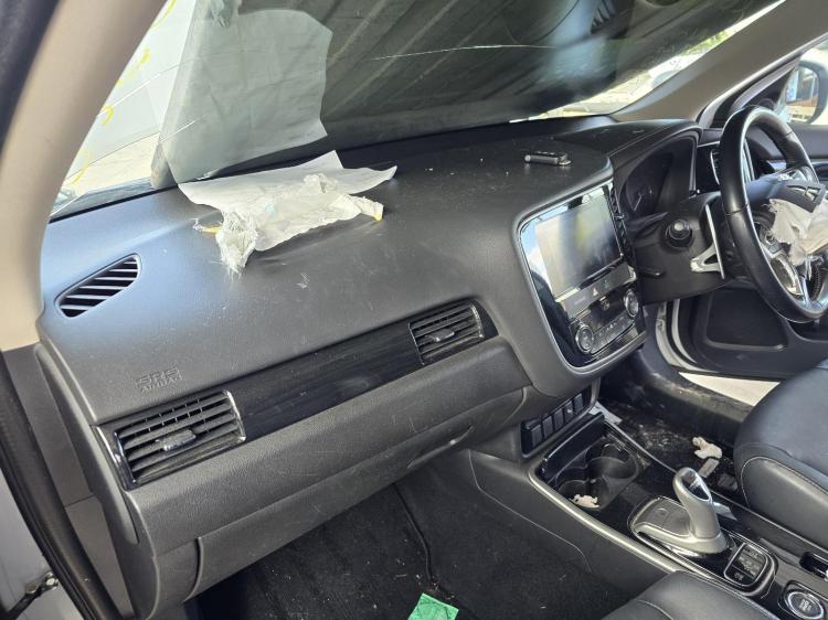 mitsubishi Outlander ZK EXCEED PHEV Oct 2017 Parts & Wrecking