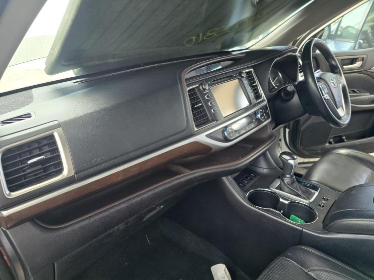 toyota Kluger GSU55R GRANDE Dec 2014 Parts & Wrecking