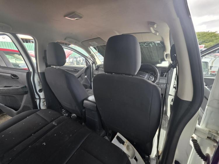 isuzu D Max RC SX HI-RIDE Aug 2013 Parts & Wrecking