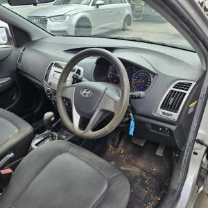 2014 Hyundai Accent PB image 8