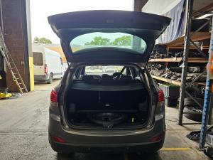 2015 Hyundai I30 2.0L G4NC AUTO 6SPD FWD SE image 8