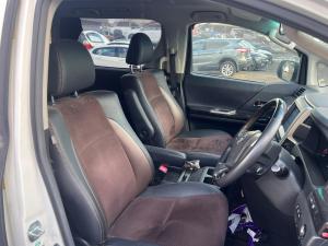2013 Toyota Alphard image 8