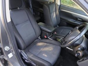 2017 Mitsubishi Outlander image 8