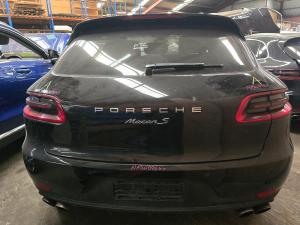 2017 Porsche Macan 3.0DT CTBA AUTO 7SPD 4WD S TDI image 8