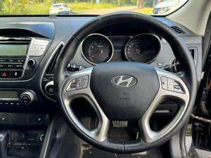 2011 Hyundai image 8