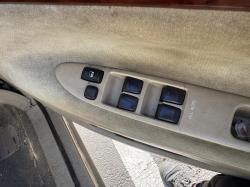 2001 Toyota Avensis image 8