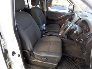 2010 Nissan Navara 4X4 ST image 8