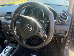 2004 Mazda 3 image 8