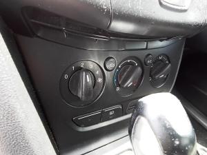 2012 Ford Focus AMBIENTE image 8