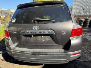 2011 Toyota Kluger image 8