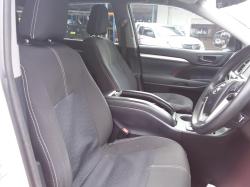 2015 Toyota Kluger 4X4 GX image 9