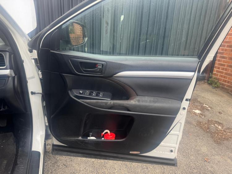 toyota Kluger 2015  GXL Aug 2015 Parts & Wrecking