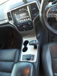 2013 Jeep Grand Cherokee LAREDO 4X4 image 9