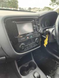 2015 Mitsubishi Outlander OUTLANDER image 9