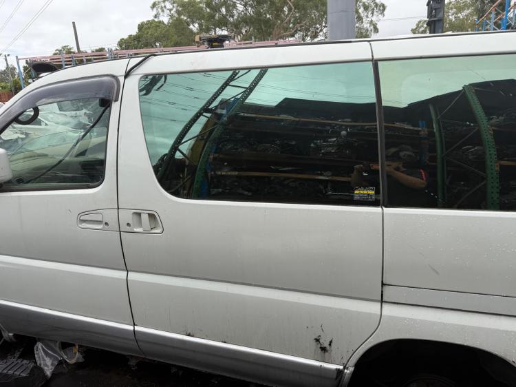 nissan Elgrand 2000 Parts & Wrecking