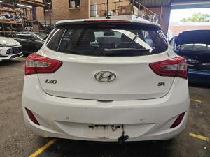 2016 Hyundai I30 GD 2.0L G4NC AUTO 6SPD FWD SR PREMIUM image 9