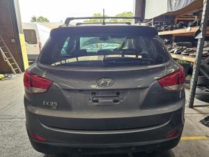 2015 Hyundai I30 2.0L G4NC AUTO 6SPD FWD SE image 9