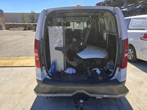 2013 Hyundai Iload 2.5DT PLASTIC INLET AUTO 5 SPD RWD image 9