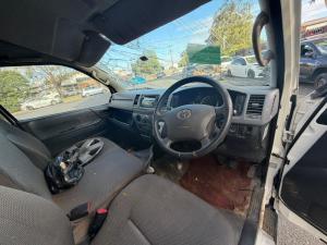 2011 Toyota Hiace image 9