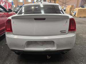 2015 Chrysler 300 6.4L ESG AUTO 8SPD RWD SRT CORE LX image 9