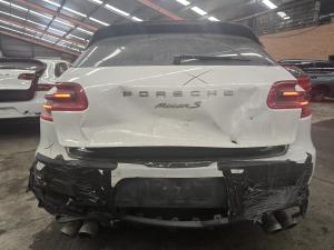 2015 Porsche Macan 3.0DT CTBA AUTO 7-SPD 4WD 95B S image 9