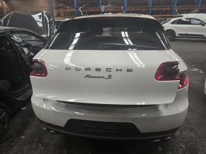 2017 Porsche Macan 3.0DT CTBA AUTO 7SPD 4WD S LUXURY image 9
