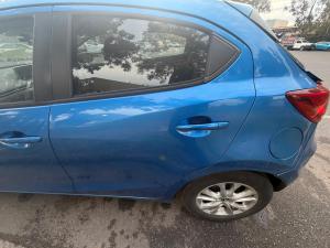 2015 Mazda 2 image 9