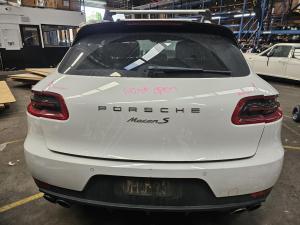 2016 Porsche Macan 3.0DT CTBA AUTO 7SPD 4WD S image 9