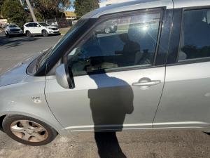 2005 Suzuki Swift EZ image 9