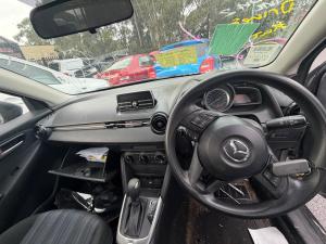 2015 Mazda 2 DJ image 9