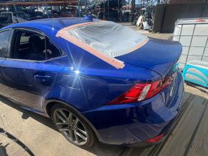 2015 Lexus Is image 9